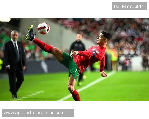 C罗传奇足球生涯回顾视频展现他的辉煌成就与不屈精神