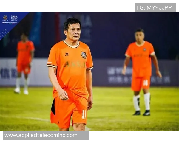 无敌巨星的足球明星如何在绿茵场上书写传奇人生与辉煌成就