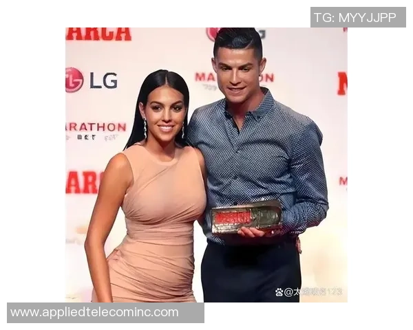 昔日足球明星退役后身材发福引发球迷热议与关注