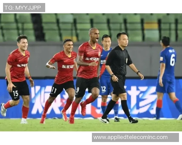 深圳足球队以97分领跑挑战赛积分榜展现强劲实力与团队合作精神 深圳足球队以97分领跑挑战赛积分榜展现强劲实力与团队合作精神