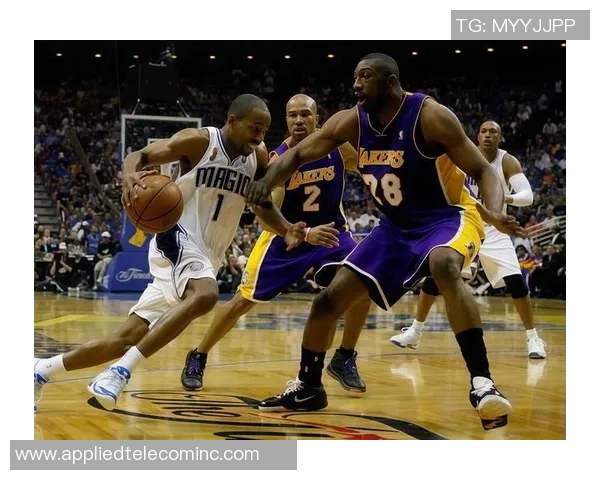 足球与篮球明星的精彩瞬间壁纸分享让你感受运动魅力与激情 足球与篮球明星的精彩瞬间壁纸分享让你感受运动魅力与激情