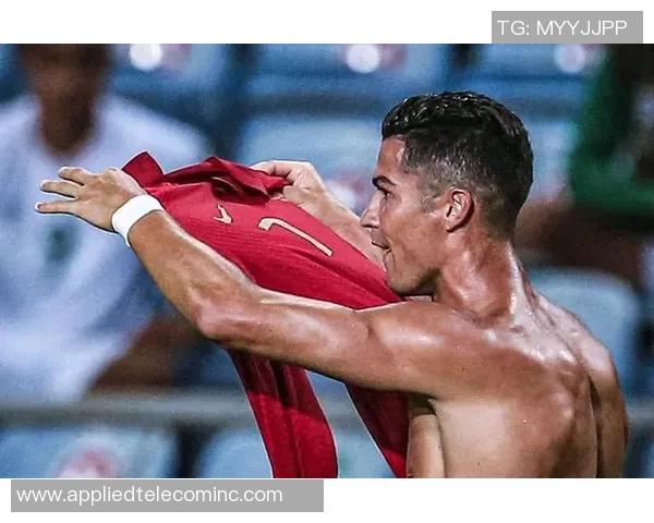 足球明星勇敢发声成为反美斗士引发全球关注与讨论