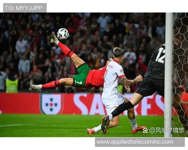 足球明星齐聚上海激情踢球引发球迷热潮盛况空前 足球明星齐聚上海激情踢球引发球迷热潮盛况空前